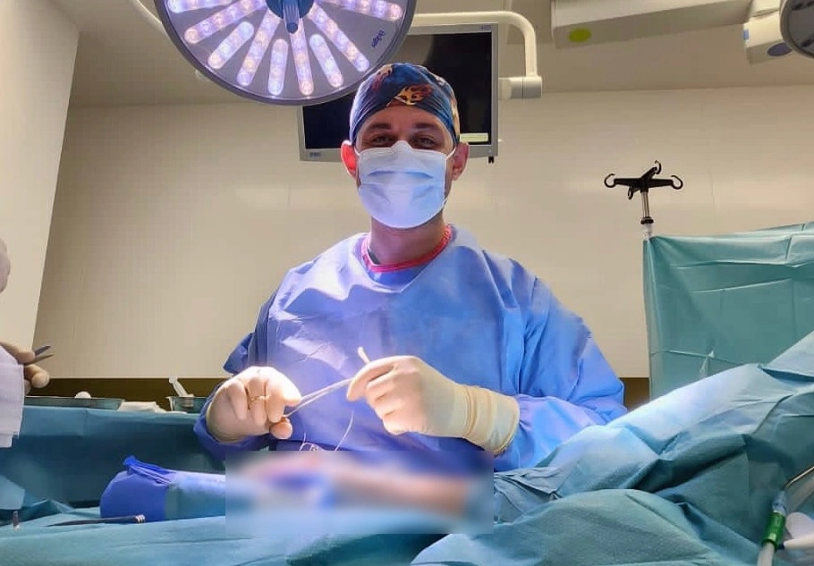 Home dr. azmy making a surgery